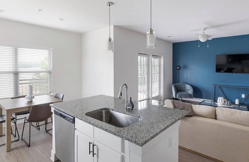 Athens Apartment | Landing | Beautiful 3BD, Yoga Studio, Pool
