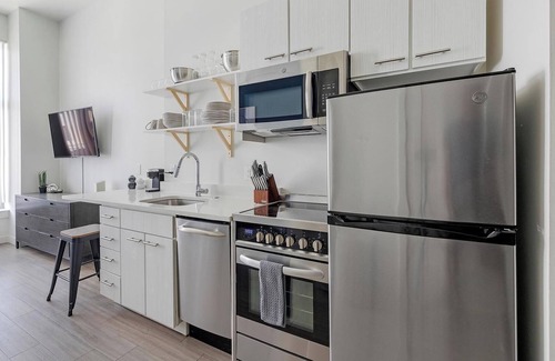River North Art District Apartment | Landing | Beautiful Studio, Clubhouse, Gym