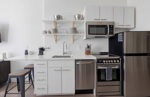 River North Art District Apartment | Landing | Beautiful Studio, Clubhouse, Gym