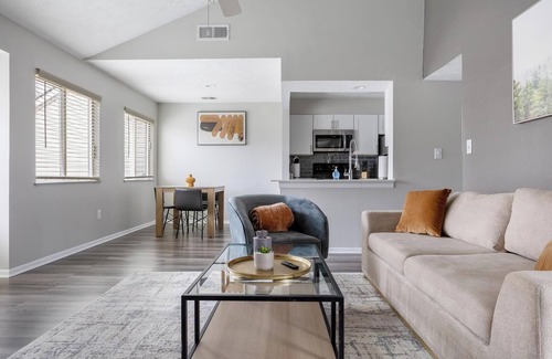 Indianapolis Apartment | Landing | Beautiful 1BD, Gym, Tennis Court
