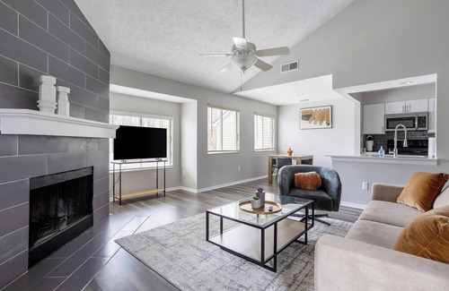 Indianapolis Apartment | Landing | Beautiful 1BD, Gym, Tennis Court