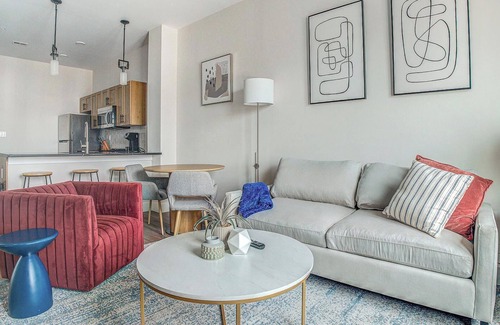 Kensington Apartment | Landing | Chic 1BD, Clubhouse, Rooftop Lounge
