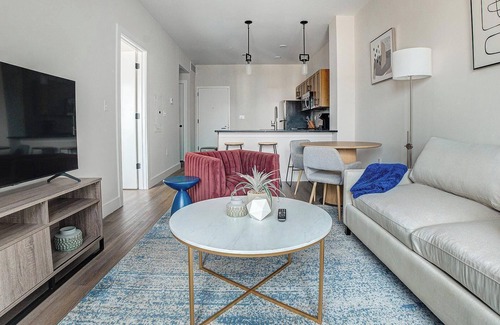 Kensington Apartment | Landing | Chic 1BD, Clubhouse, Rooftop Lounge