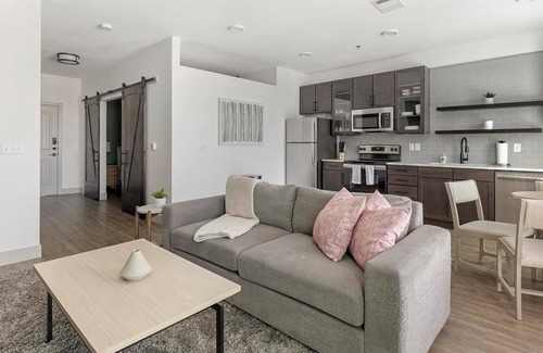 Denton Apartment | Landing | Chic 1BD, Gym, Courtyard