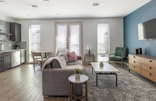 Denton Apartment | Landing | Chic 1BD, Gym, Courtyard