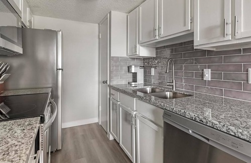Southside Apartment | Landing | Chic 1BD, Pool, Gym
