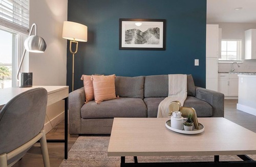 Southeast Orlando Apartment | Landing | Chic 1BD, Pool, Gym