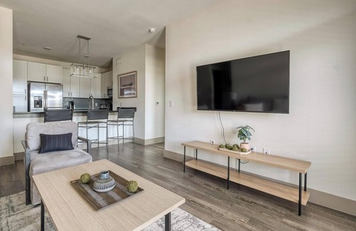 Conroe Apartment | Landing | Chic 2BD, Clubhouse, Pool
