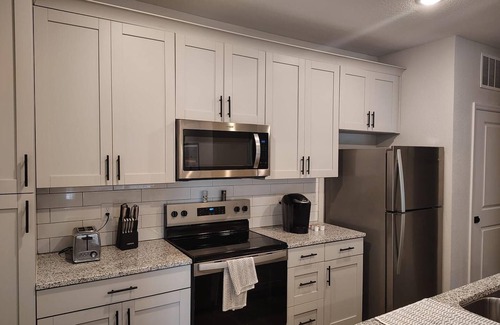 Newberry Apartment | Landing | Chic 2BD, Gym, Pool