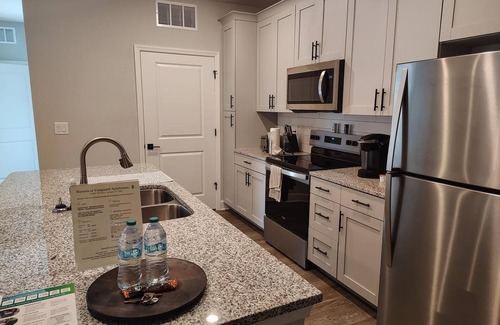 Newberry Apartment | Landing | Chic 2BD, Gym, Pool