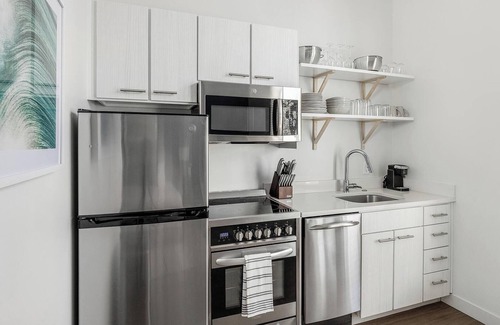 River North Art District Apartment | Landing | Chic Studio, Gym, Clubhouse