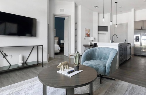 MLK Apartment | Landing | Incredible 1BD, Yoga Studio, Gym