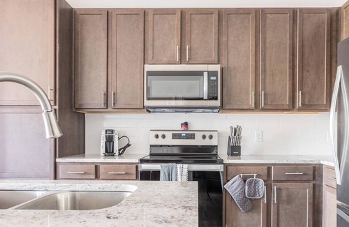 San Marco Apartment | Landing | Incredible 1BD, Gym, Pool