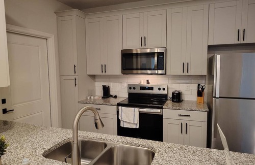 Newberry Apartment | Landing | Modern 1BD, Gym, Pool
