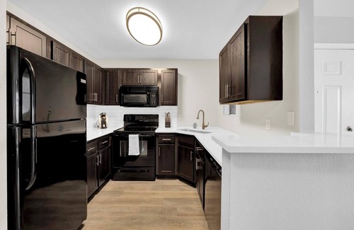 Greenbell Apartment | Landing | Modern 1BD, Pool, Gym