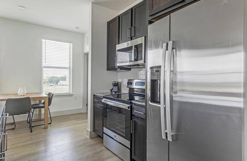 Austin Apartment | Landing | Modern 2BD, Gym, Pool