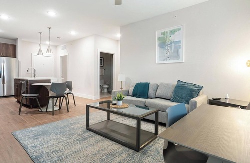 Seguin Apartment | Landing | Modern 2BD, Gym, Pool