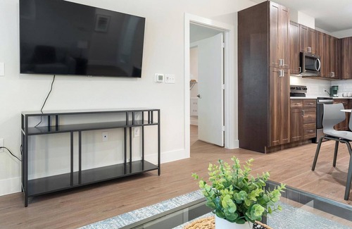 Seguin Apartment | Landing | Modern 2BD, Gym, Pool
