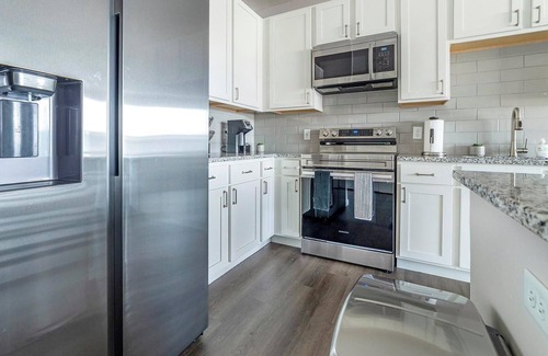 Northwest Columbus Apartment | Landing | Modern 2BD, Gym