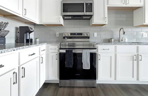 Northwest Columbus Apartment | Landing | Modern 2BD, Gym