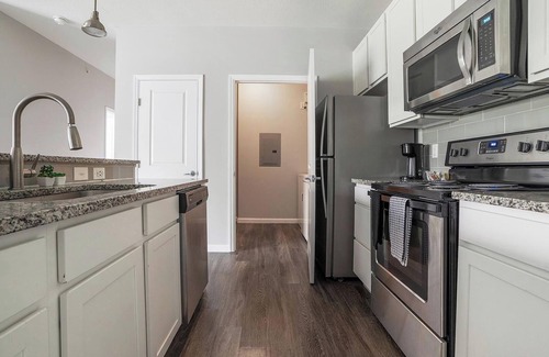 Northwest Columbus Apartment | Landing | Modern 2BD, Gym
