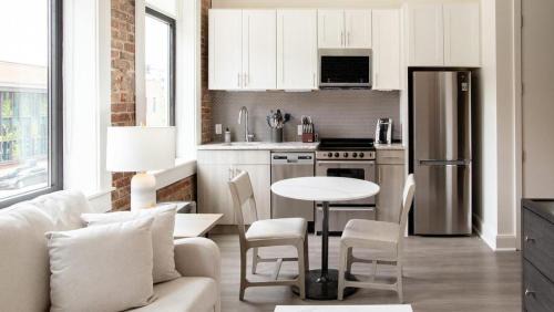 Five Points South Apartment | Landing Modern Apartment with Amazing Amenities (ID5790X36)