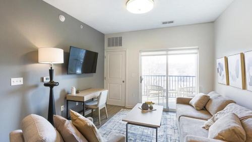 Dundee-Happy Hollow Historic District Apartment | Landing - Modern Apartment with Amazing Amenities (ID8168X67)