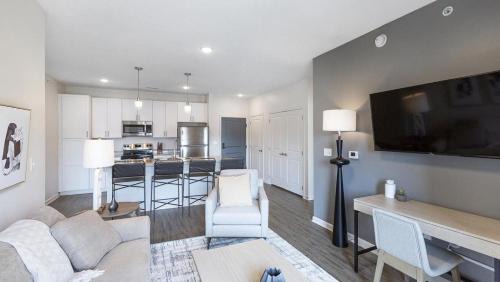 Dundee-Happy Hollow Historic District Apartment | Landing - Modern Apartment with Amazing Amenities (ID8168X67)