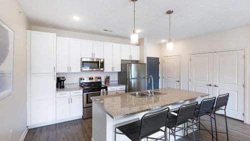 Dundee-Happy Hollow Historic District Apartment | Landing - Modern Apartment with Amazing Amenities (ID8168X67)