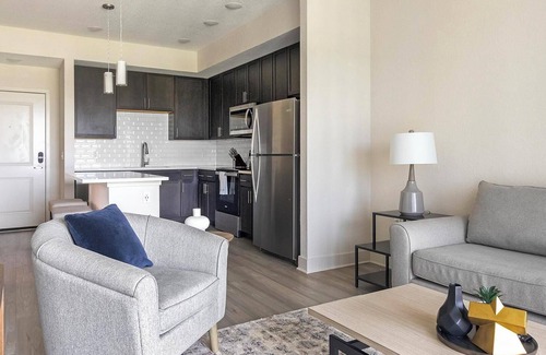 Palmetto Apartment | Landing | Spectacular 1BD, Clubhouse, Pool
