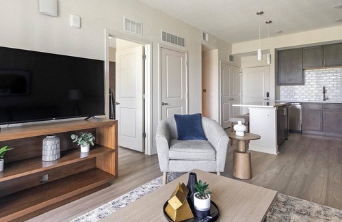 Palmetto Apartment | Landing | Spectacular 1BD, Clubhouse, Pool