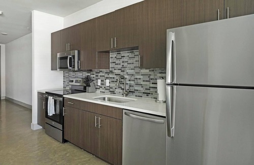 Vickery Meadow Apartment | Landing | Spectacular 1BD, Pool, Gym