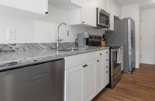 Greektown Historic District Apartment | Landing | Spectacular Studio, Clubhouse, Gym