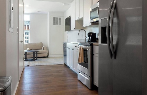 Greektown Historic District Apartment | Landing | Spectacular Studio, Clubhouse, Gym