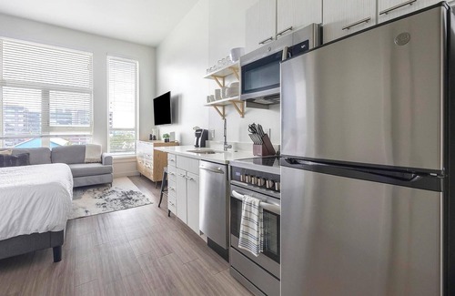 River North Art District Apartment | Landing | Spectacular Studio, Clubhouse, Gym