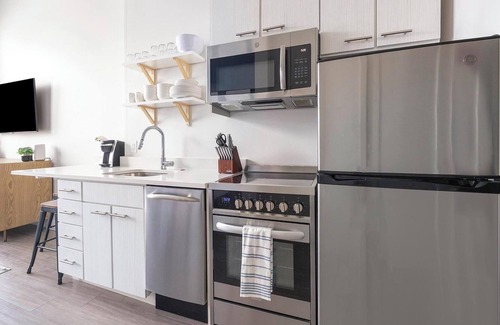 River North Art District Apartment | Landing | Spectacular Studio, Clubhouse, Gym