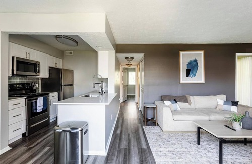 Indianapolis Apartment | Landing | Stunning 1BD, Pool, Yoga Studio