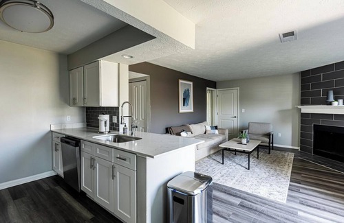 Indianapolis Apartment | Landing | Stunning 1BD, Pool, Yoga Studio