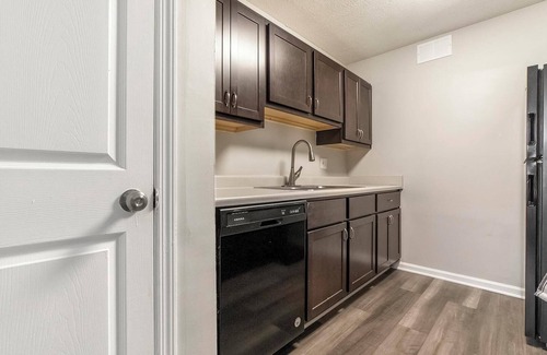 Indianapolis Apartment | Landing | Stunning 1BD, Pool, Gym