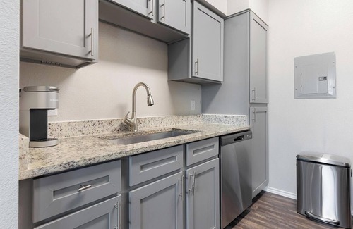 Pipers Meadow Apartment | Landing | Stunning 1BD, Gym, Pool
