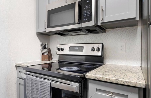 Pipers Meadow Apartment | Landing | Stunning 1BD, Gym, Pool