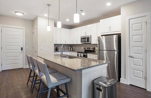 Newberry Apartment | Landing | Stunning 1BD, Gym, Pool