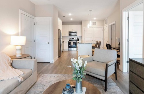 Southeast Orlando Apartment | Landing | Stunning 1BD, Gym, Pool