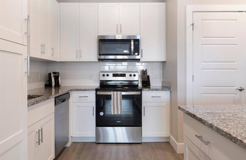 Southeast Orlando Apartment | Landing | Stunning 1BD, Gym, Pool