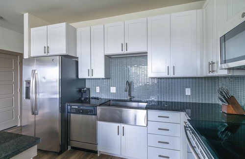 Conroe Apartment | Landing | Stunning 1BD, Pool, Yoga Studio