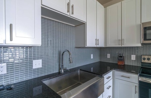 Conroe Apartment | Landing | Stunning 1BD, Pool, Yoga Studio