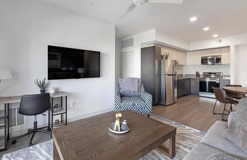 North Mountain Apartment | Landing | Stunning 2BD, Pool, Gym
