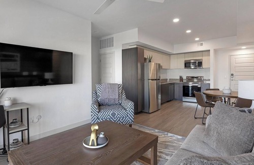 North Mountain Apartment | Landing | Stunning 2BD, Pool, Gym