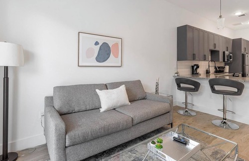 Denton Apartment | Landing | Stylish 1BD in Denton
