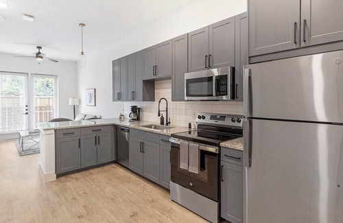 Denton Apartment | Landing | Stylish 1BD in Denton